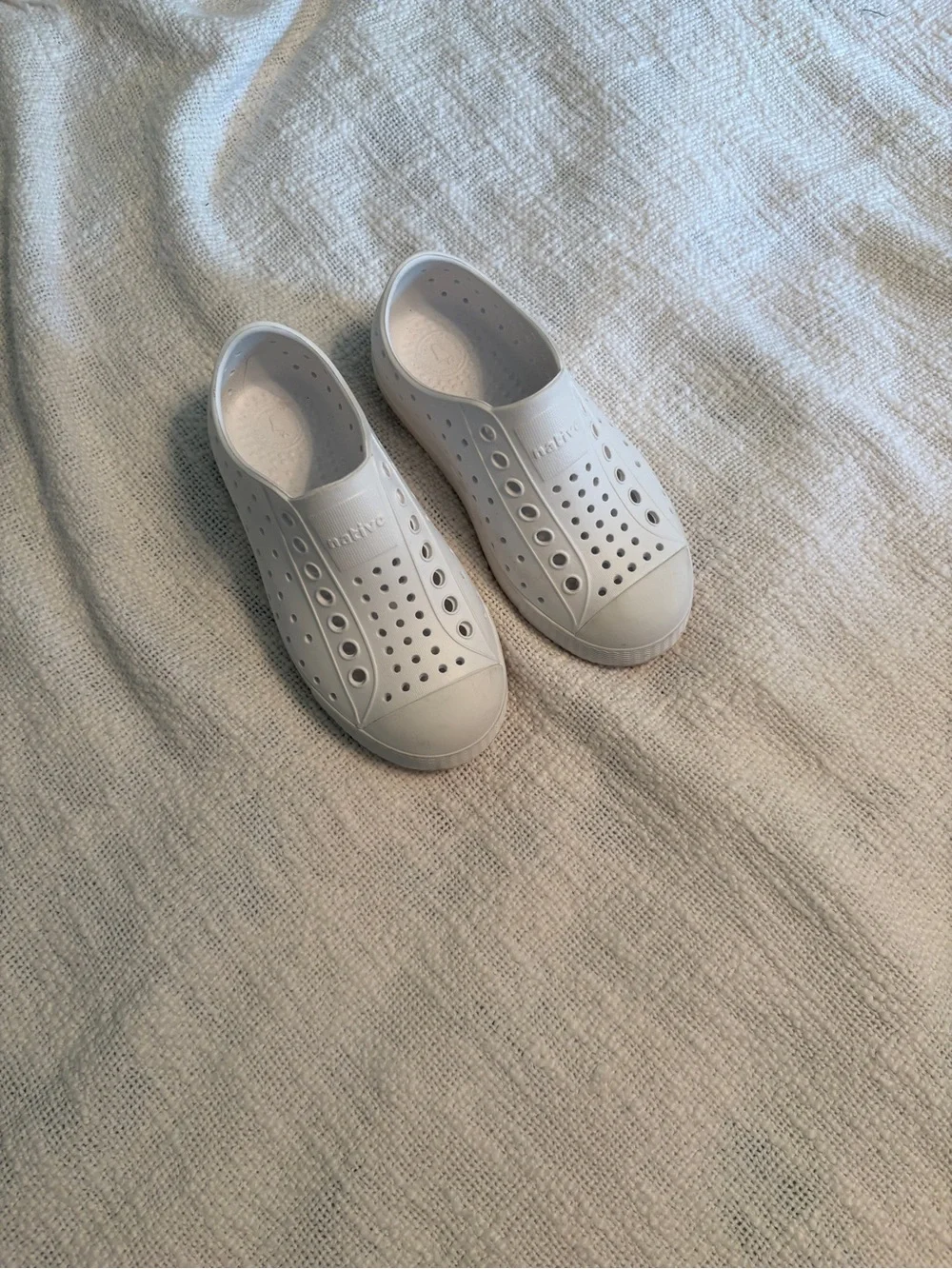 Kids White Native Slip-On Water Shoes size 10